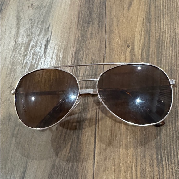 Joe’s Brown Aviator Sunglasses - Picture 6 of 6